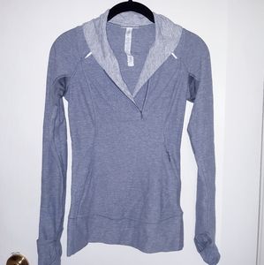 Lululemon 🍋 grey size 2 top/sweater super cute 😆